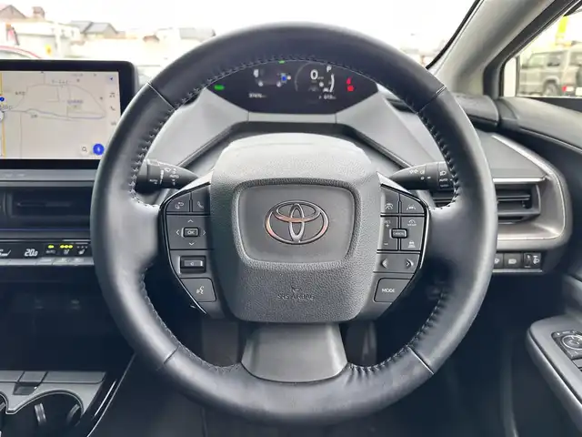 トヨタ プリウス Z 宮城県 2023(令5)年 3.8万km プラチナホワイトパールマイカ 寒冷地仕様/＝＝＝/モデリスタエアロ（F/S/R）/セーフティセンス/・プリクラッシュセーフティ/・緊急時操舵支援/・フロントクロストラフィックアラート/・レーンチェンジアシスト/・レーントレーシングアシスト/・レーンディパーチャーアラート/・レーダークルーズコントロール/・オートマチックハイビーム/・ロードサインアシスト/・ドライバー異常時対応システム/・プロアクティブドライビングアシスト/・発進遅れ告知機能/BSM/安心降車アシスト/後方車両接近通知/周辺車両接近時サポート/後方車両への接近警報/セカンダリーコリジョンブレーキ/トヨタチームメイト（アドバストパーク）/パーキングサポートブレーキ/パノラミックビューモニター/12.3インチディスプレイオーディオ/・コネクティッドナビ/・地デジTV/・USB/・AppleCarPlay/AndroidAuto/ビルトインETC2.0/AC100V/1500W/ワイヤレス充電器/本革シート/シートヒーター/ベンチレーション/ステアリングヒーター/運転席メモリー機能付パワーシート