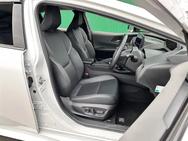 トヨタ プリウス Z 宮城県 2023(令5)年 3.8万km プラチナホワイトパールマイカ 寒冷地仕様/＝＝＝/モデリスタエアロ（F/S/R）/セーフティセンス/・プリクラッシュセーフティ/・緊急時操舵支援/・フロントクロストラフィックアラート/・レーンチェンジアシスト/・レーントレーシングアシスト/・レーンディパーチャーアラート/・レーダークルーズコントロール/・オートマチックハイビーム/・ロードサインアシスト/・ドライバー異常時対応システム/・プロアクティブドライビングアシスト/・発進遅れ告知機能/BSM/安心降車アシスト/後方車両接近通知/周辺車両接近時サポート/後方車両への接近警報/セカンダリーコリジョンブレーキ/トヨタチームメイト（アドバストパーク）/パーキングサポートブレーキ/パノラミックビューモニター/12.3インチディスプレイオーディオ/・コネクティッドナビ/・地デジTV/・USB/・AppleCarPlay/AndroidAuto/ビルトインETC2.0/AC100V/1500W/ワイヤレス充電器/本革シート/シートヒーター/ベンチレーション/ステアリングヒーター/運転席メモリー機能付パワーシート