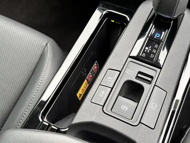 トヨタ プリウス Z 宮城県 2023(令5)年 3.8万km プラチナホワイトパールマイカ 寒冷地仕様/＝＝＝/モデリスタエアロ（F/S/R）/セーフティセンス/・プリクラッシュセーフティ/・緊急時操舵支援/・フロントクロストラフィックアラート/・レーンチェンジアシスト/・レーントレーシングアシスト/・レーンディパーチャーアラート/・レーダークルーズコントロール/・オートマチックハイビーム/・ロードサインアシスト/・ドライバー異常時対応システム/・プロアクティブドライビングアシスト/・発進遅れ告知機能/BSM/安心降車アシスト/後方車両接近通知/周辺車両接近時サポート/後方車両への接近警報/セカンダリーコリジョンブレーキ/トヨタチームメイト（アドバストパーク）/パーキングサポートブレーキ/パノラミックビューモニター/12.3インチディスプレイオーディオ/・コネクティッドナビ/・地デジTV/・USB/・AppleCarPlay/AndroidAuto/ビルトインETC2.0/AC100V/1500W/ワイヤレス充電器/本革シート/シートヒーター/ベンチレーション/ステアリングヒーター/運転席メモリー機能付パワーシート