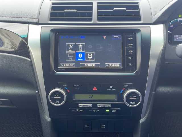 トヨタ カムリ ハイブリット Gパッケージ 福井県 2013(平25)年 6.8万km ホワイトパールクリスタルシャイン (株)IDOMが運営する【じしゃロン福井店】の自社ローン対象車両になります。こちらは現金またはオートローンご利用時の価格です。自社ローンご希望の方は別途その旨お申付け下さい/純正ナビ/Bluetooth/フルセグTV/CD/DVD/バックカメラ/ドライブレコーダー/アイドリングストップ/クルーズコントロール/運転席パワーシート/オートライト/フォグライト/キセノンヘッドライト/ETC/ドアバイザー/ステアリングスイッチ/プッシュスタート/スマートキー