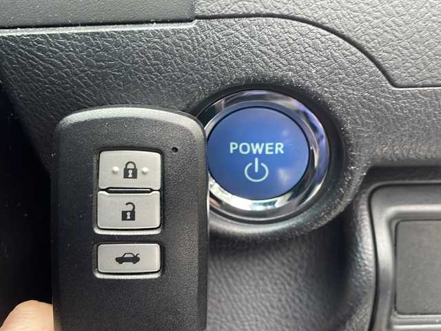 トヨタ カムリ ハイブリット Gパッケージ 福井県 2013(平25)年 6.8万km ホワイトパールクリスタルシャイン (株)IDOMが運営する【じしゃロン福井店】の自社ローン対象車両になります。こちらは現金またはオートローンご利用時の価格です。自社ローンご希望の方は別途その旨お申付け下さい/純正ナビ/Bluetooth/フルセグTV/CD/DVD/バックカメラ/ドライブレコーダー/アイドリングストップ/クルーズコントロール/運転席パワーシート/オートライト/フォグライト/キセノンヘッドライト/ETC/ドアバイザー/ステアリングスイッチ/プッシュスタート/スマートキー