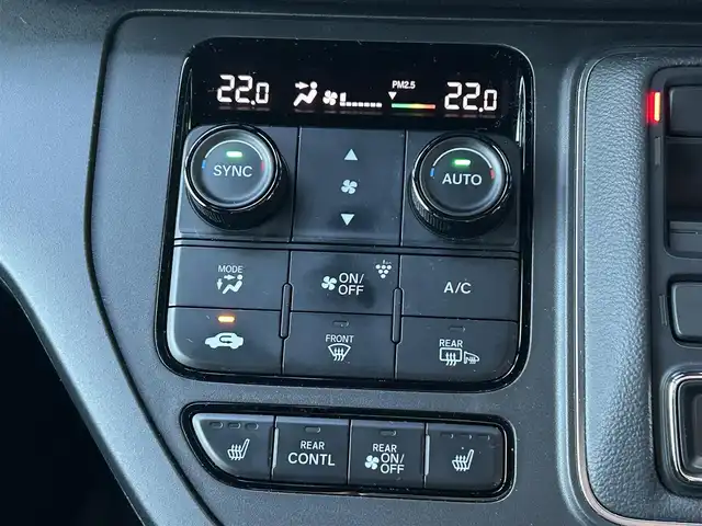 ホンダ ステップワゴン スパーダ eHEV プレミアムライン 佐賀県 2023(令5)年 3.4万km プラチナホワイトパール ワンオーナー/純正11.4型ナビ/・マルチビューカメラ/・フルセグTV/BT/CD/DVD/HDMI/純正15.6型後席モニター(VM-231FE)/純正前後ドライブレコーダー(DRH-229ND)/ホンダセンシング/・衝突軽減ブレーキ（CMBS）/・誤発進抑制機能/・後方誤発進抑制機能/・近距離衝突軽減ブレーキ/・歩行者事故低減ステアリング/・路外逸脱抑制機能/・渋滞追従機能付アダプティブクルーズコントロール（ACC）/・車線維持支援システム（LKAS）/・トラフィックジャムアシスト（渋滞運転支援機能）/・オートハイビーム/・アダプティブドライビングビーム/前後パーキングセンサー/ブラインドスポットインフォメーション/ハーフレザーシート　/1.2列目シートヒーター/2列目オットマン/パワーテールゲート　/純正17インチAW/両側パワースライドドア/LEDヘッドライト/革巻きステアリング/パドルシフト/スペアキー×1/取扱説明書/保証書