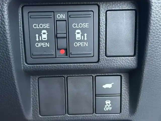 ホンダ ステップワゴン スパーダ eHEV プレミアムライン 佐賀県 2023(令5)年 3.4万km プラチナホワイトパール ワンオーナー/純正11.4型ナビ/・マルチビューカメラ/・フルセグTV/BT/CD/DVD/HDMI/純正15.6型後席モニター(VM-231FE)/純正前後ドライブレコーダー(DRH-229ND)/ホンダセンシング/・衝突軽減ブレーキ（CMBS）/・誤発進抑制機能/・後方誤発進抑制機能/・近距離衝突軽減ブレーキ/・歩行者事故低減ステアリング/・路外逸脱抑制機能/・渋滞追従機能付アダプティブクルーズコントロール（ACC）/・車線維持支援システム（LKAS）/・トラフィックジャムアシスト（渋滞運転支援機能）/・オートハイビーム/・アダプティブドライビングビーム/前後パーキングセンサー/ブラインドスポットインフォメーション/ハーフレザーシート　/1.2列目シートヒーター/2列目オットマン/パワーテールゲート　/純正17インチAW/両側パワースライドドア/LEDヘッドライト/革巻きステアリング/パドルシフト/スペアキー×1/取扱説明書/保証書