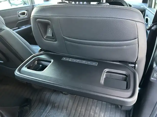 ホンダ ステップワゴン スパーダ eHEV プレミアムライン 佐賀県 2023(令5)年 3.4万km プラチナホワイトパール ワンオーナー/純正11.4型ナビ/・マルチビューカメラ/・フルセグTV/BT/CD/DVD/HDMI/純正15.6型後席モニター(VM-231FE)/純正前後ドライブレコーダー(DRH-229ND)/ホンダセンシング/・衝突軽減ブレーキ（CMBS）/・誤発進抑制機能/・後方誤発進抑制機能/・近距離衝突軽減ブレーキ/・歩行者事故低減ステアリング/・路外逸脱抑制機能/・渋滞追従機能付アダプティブクルーズコントロール（ACC）/・車線維持支援システム（LKAS）/・トラフィックジャムアシスト（渋滞運転支援機能）/・オートハイビーム/・アダプティブドライビングビーム/前後パーキングセンサー/ブラインドスポットインフォメーション/ハーフレザーシート　/1.2列目シートヒーター/2列目オットマン/パワーテールゲート　/純正17インチAW/両側パワースライドドア/LEDヘッドライト/革巻きステアリング/パドルシフト/スペアキー×1/取扱説明書/保証書