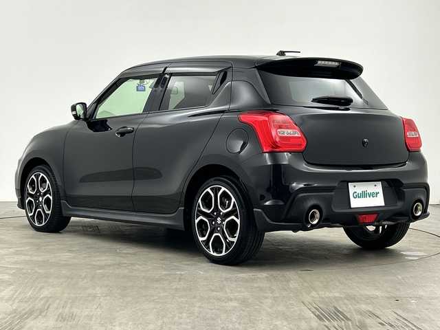 スズキ スイフト 三重県 2018(平30)年 1.5万km スーパーブラックパール /禁煙車//社外7型メモリナビ【AVIC-RWS901】/　フルセグTV/iPod/CD/DVD///全方位カメラ//オートエアコン//MTモード付AT//パドルシフト//運転席シートヒーター//ウッドコンビステアリング//ステアリングスイッチ//レーダークルーズコントロール//衝突被害軽減システム//レーンキープアシスト//純正ビルトインETC//社外前後ドライブレコーダー//純正フロアマット//ドアバイザー//オートマチックハイビーム//LEDオートライト//フォグランプ
