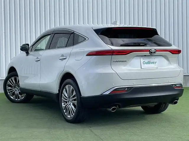 トヨタ ハリアー Z 香川県 2020(令2)年 1.6万km ホワイトパールクリスタルシャイン Toyota Safety Sense/・レーダークルーズコントロール/・レーントレーシングアシスト/・プリクラッシュセーフティ/・アダプティブハイビームシステム/・ロードサインアシスト/・インテリジェントクリアランスソナー/・ブラインドスポットモニター/・デジタルインナーミラー/・パーキングサポートブレーキ/12.3インチディスプレイオーディオ/（コネクティッドナビ対応）/→フルセグ/Bluetooth/USB/AUX/MiraCast/パノラミックビューモニター/JBLプレミアムサウンドシステム/ハンズフリーパワーバックドア/ハーフレザーシート/運転席パワーシート/LEDオートライト/ヘッドアップディスプレイ/電子パーキングブレーキ/オートブレーキホールド/革巻きステアリング/ステアリングリモコン/MTモード付AT/前後ドライブレコーダー/ビルトインETC2.0