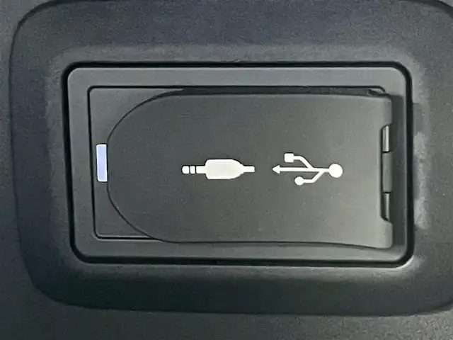 トヨタ ハリアー Z 香川県 2020(令2)年 1.6万km ホワイトパールクリスタルシャイン Toyota Safety Sense/・レーダークルーズコントロール/・レーントレーシングアシスト/・プリクラッシュセーフティ/・アダプティブハイビームシステム/・ロードサインアシスト/・インテリジェントクリアランスソナー/・ブラインドスポットモニター/・デジタルインナーミラー/・パーキングサポートブレーキ/12.3インチディスプレイオーディオ/（コネクティッドナビ対応）/→フルセグ/Bluetooth/USB/AUX/MiraCast/パノラミックビューモニター/JBLプレミアムサウンドシステム/ハンズフリーパワーバックドア/ハーフレザーシート/運転席パワーシート/LEDオートライト/ヘッドアップディスプレイ/電子パーキングブレーキ/オートブレーキホールド/革巻きステアリング/ステアリングリモコン/MTモード付AT/前後ドライブレコーダー/ビルトインETC2.0