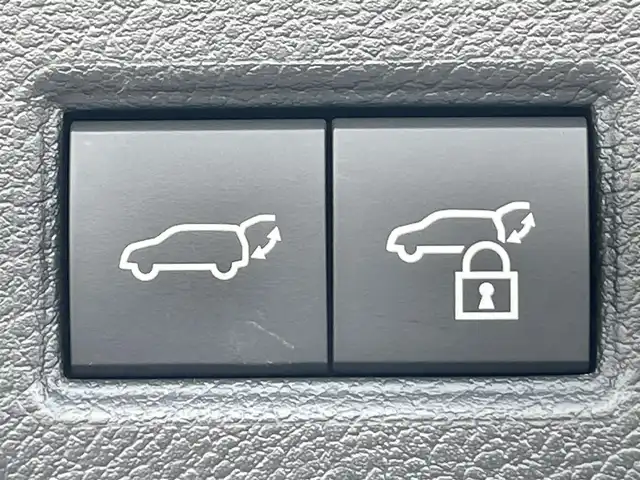 トヨタ ハリアー Z 香川県 2020(令2)年 1.6万km ホワイトパールクリスタルシャイン Toyota Safety Sense/・レーダークルーズコントロール/・レーントレーシングアシスト/・プリクラッシュセーフティ/・アダプティブハイビームシステム/・ロードサインアシスト/・インテリジェントクリアランスソナー/・ブラインドスポットモニター/・デジタルインナーミラー/・パーキングサポートブレーキ/12.3インチディスプレイオーディオ/（コネクティッドナビ対応）/→フルセグ/Bluetooth/USB/AUX/MiraCast/パノラミックビューモニター/JBLプレミアムサウンドシステム/ハンズフリーパワーバックドア/ハーフレザーシート/運転席パワーシート/LEDオートライト/ヘッドアップディスプレイ/電子パーキングブレーキ/オートブレーキホールド/革巻きステアリング/ステアリングリモコン/MTモード付AT/前後ドライブレコーダー/ビルトインETC2.0