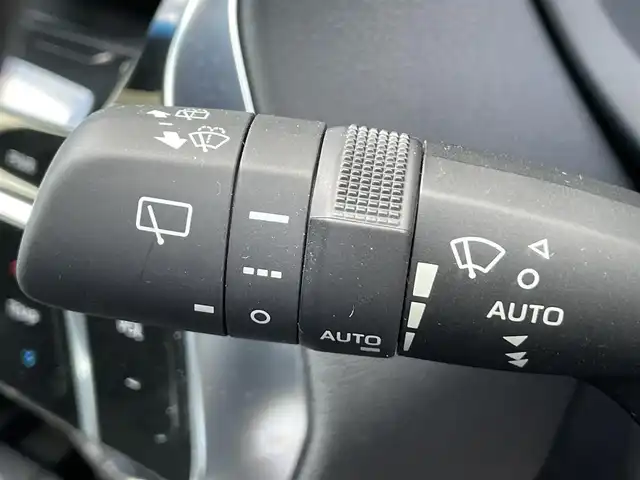 トヨタ ハリアー Z 香川県 2020(令2)年 1.6万km ホワイトパールクリスタルシャイン Toyota Safety Sense/・レーダークルーズコントロール/・レーントレーシングアシスト/・プリクラッシュセーフティ/・アダプティブハイビームシステム/・ロードサインアシスト/・インテリジェントクリアランスソナー/・ブラインドスポットモニター/・デジタルインナーミラー/・パーキングサポートブレーキ/12.3インチディスプレイオーディオ/（コネクティッドナビ対応）/→フルセグ/Bluetooth/USB/AUX/MiraCast/パノラミックビューモニター/JBLプレミアムサウンドシステム/ハンズフリーパワーバックドア/ハーフレザーシート/運転席パワーシート/LEDオートライト/ヘッドアップディスプレイ/電子パーキングブレーキ/オートブレーキホールド/革巻きステアリング/ステアリングリモコン/MTモード付AT/前後ドライブレコーダー/ビルトインETC2.0