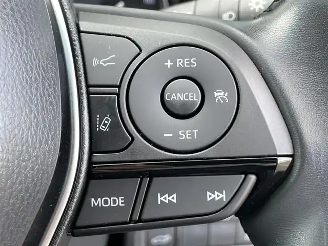 トヨタ ハリアー Z 香川県 2020(令2)年 1.6万km ホワイトパールクリスタルシャイン Toyota Safety Sense/・レーダークルーズコントロール/・レーントレーシングアシスト/・プリクラッシュセーフティ/・アダプティブハイビームシステム/・ロードサインアシスト/・インテリジェントクリアランスソナー/・ブラインドスポットモニター/・デジタルインナーミラー/・パーキングサポートブレーキ/12.3インチディスプレイオーディオ/（コネクティッドナビ対応）/→フルセグ/Bluetooth/USB/AUX/MiraCast/パノラミックビューモニター/JBLプレミアムサウンドシステム/ハンズフリーパワーバックドア/ハーフレザーシート/運転席パワーシート/LEDオートライト/ヘッドアップディスプレイ/電子パーキングブレーキ/オートブレーキホールド/革巻きステアリング/ステアリングリモコン/MTモード付AT/前後ドライブレコーダー/ビルトインETC2.0