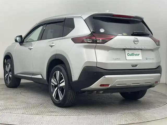 日産 エクストレイル G e－4ORCE 道央・札幌 2022(令4)年 0.5万km ブリリアントシルバー ・４WD/・ワンオーナー/・日産コネクトナビ/　USB/Bluetooth/AppleCarPlay/・アラウンドビューモニター/・デジタルインナーミラー/・ビルトインETC2.0/・ワイヤレス充電/・ヘッドアップディスプレイ/・プロパイロット/　衝突被害軽減ブレーキ/　レーンキープアシスト/　後側方車両検知警報/　衝突防止支援/　踏み間違い衝突防止/　ロードサインアシスト/・パーキングサポート/・レーダークルーズコントロール/・クリアランスソナー/・ダウンヒルアシストコントロール/・横滑り防止装置/・ABS/・オートブレーキホールド/・オートマチックハイビーム/・LEDヘッドライト/・フロントフォグランプ/・レザーシート/・D+N席シートヒーター/・社外フロアマット/・プッシュスタート/・スマートキー/・スペアキー/・取/保