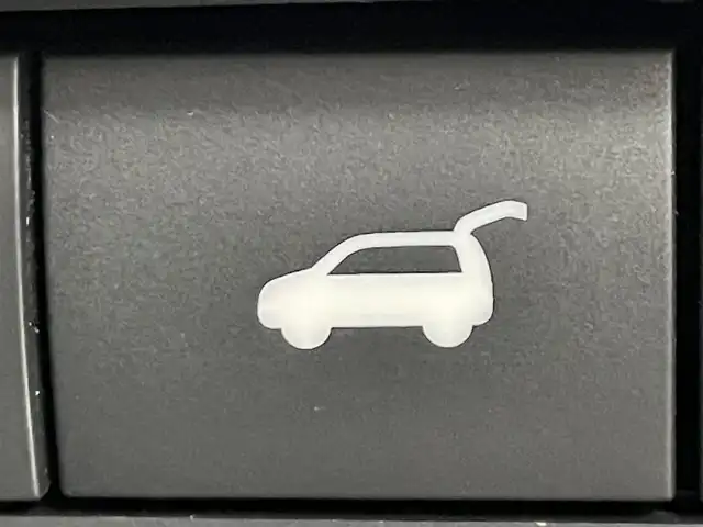 日産 エクストレイル G e－4ORCE 道央・札幌 2022(令4)年 0.5万km ブリリアントシルバー ・４WD/・ワンオーナー/・日産コネクトナビ/　USB/Bluetooth/AppleCarPlay/・アラウンドビューモニター/・デジタルインナーミラー/・ビルトインETC2.0/・ワイヤレス充電/・ヘッドアップディスプレイ/・プロパイロット/　衝突被害軽減ブレーキ/　レーンキープアシスト/　後側方車両検知警報/　衝突防止支援/　踏み間違い衝突防止/　ロードサインアシスト/・パーキングサポート/・レーダークルーズコントロール/・クリアランスソナー/・ダウンヒルアシストコントロール/・横滑り防止装置/・ABS/・オートブレーキホールド/・オートマチックハイビーム/・LEDヘッドライト/・フロントフォグランプ/・レザーシート/・D+N席シートヒーター/・社外フロアマット/・プッシュスタート/・スマートキー/・スペアキー/・取/保