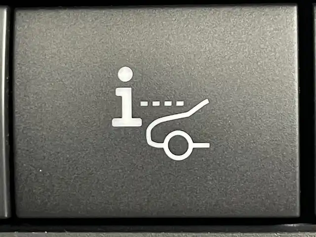 日産 エクストレイル G e－4ORCE 道央・札幌 2022(令4)年 0.5万km ブリリアントシルバー ・４WD/・ワンオーナー/・日産コネクトナビ/　USB/Bluetooth/AppleCarPlay/・アラウンドビューモニター/・デジタルインナーミラー/・ビルトインETC2.0/・ワイヤレス充電/・ヘッドアップディスプレイ/・プロパイロット/　衝突被害軽減ブレーキ/　レーンキープアシスト/　後側方車両検知警報/　衝突防止支援/　踏み間違い衝突防止/　ロードサインアシスト/・パーキングサポート/・レーダークルーズコントロール/・クリアランスソナー/・ダウンヒルアシストコントロール/・横滑り防止装置/・ABS/・オートブレーキホールド/・オートマチックハイビーム/・LEDヘッドライト/・フロントフォグランプ/・レザーシート/・D+N席シートヒーター/・社外フロアマット/・プッシュスタート/・スマートキー/・スペアキー/・取/保