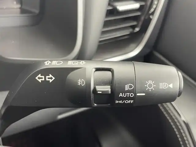 日産 エクストレイル G e－4ORCE 道央・札幌 2022(令4)年 0.5万km ブリリアントシルバー ・４WD/・ワンオーナー/・日産コネクトナビ/　USB/Bluetooth/AppleCarPlay/・アラウンドビューモニター/・デジタルインナーミラー/・ビルトインETC2.0/・ワイヤレス充電/・ヘッドアップディスプレイ/・プロパイロット/　衝突被害軽減ブレーキ/　レーンキープアシスト/　後側方車両検知警報/　衝突防止支援/　踏み間違い衝突防止/　ロードサインアシスト/・パーキングサポート/・レーダークルーズコントロール/・クリアランスソナー/・ダウンヒルアシストコントロール/・横滑り防止装置/・ABS/・オートブレーキホールド/・オートマチックハイビーム/・LEDヘッドライト/・フロントフォグランプ/・レザーシート/・D+N席シートヒーター/・社外フロアマット/・プッシュスタート/・スマートキー/・スペアキー/・取/保