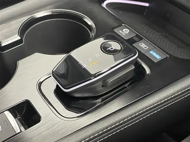 日産 エクストレイル G e－4ORCE 道央・札幌 2022(令4)年 0.5万km ブリリアントシルバー ・４WD/・ワンオーナー/・日産コネクトナビ/　USB/Bluetooth/AppleCarPlay/・アラウンドビューモニター/・デジタルインナーミラー/・ビルトインETC2.0/・ワイヤレス充電/・ヘッドアップディスプレイ/・プロパイロット/　衝突被害軽減ブレーキ/　レーンキープアシスト/　後側方車両検知警報/　衝突防止支援/　踏み間違い衝突防止/　ロードサインアシスト/・パーキングサポート/・レーダークルーズコントロール/・クリアランスソナー/・ダウンヒルアシストコントロール/・横滑り防止装置/・ABS/・オートブレーキホールド/・オートマチックハイビーム/・LEDヘッドライト/・フロントフォグランプ/・レザーシート/・D+N席シートヒーター/・社外フロアマット/・プッシュスタート/・スマートキー/・スペアキー/・取/保