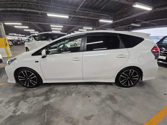 トヨタ プリウス α S ツーリングセレクション G’s 宮崎県 2016(平28)年 7.5万km ホワイトパールクリスタルシャイン ストラーダ9型ナビ/フルセグTV/バックカメラ/ビルトインETC/ドライブレコーダー/LEDヘッドランプ/オートライト/オートエアコン/ディンプル革巻きステアリング/ステアリングスイッチ/スエード調/合皮コンビスポーツシート/純正16インチアルミホイール/スマートキー/プッシュエンジンスタート/禁煙車