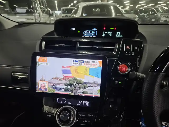 トヨタ プリウス α S ツーリングセレクション G’s 宮崎県 2016(平28)年 7.5万km ホワイトパールクリスタルシャイン ストラーダ9型ナビ/フルセグTV/バックカメラ/ビルトインETC/ドライブレコーダー/LEDヘッドランプ/オートライト/オートエアコン/ディンプル革巻きステアリング/ステアリングスイッチ/スエード調/合皮コンビスポーツシート/純正16インチアルミホイール/スマートキー/プッシュエンジンスタート/禁煙車