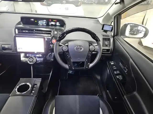 トヨタ プリウス α S ツーリングセレクション G’s 宮崎県 2016(平28)年 7.5万km ホワイトパールクリスタルシャイン ストラーダ9型ナビ/フルセグTV/バックカメラ/ビルトインETC/ドライブレコーダー/LEDヘッドランプ/オートライト/オートエアコン/ディンプル革巻きステアリング/ステアリングスイッチ/スエード調/合皮コンビスポーツシート/純正16インチアルミホイール/スマートキー/プッシュエンジンスタート/禁煙車