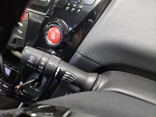 トヨタ プリウス α S ツーリングセレクション G’s 宮崎県 2016(平28)年 7.5万km ホワイトパールクリスタルシャイン ストラーダ9型ナビ/フルセグTV/バックカメラ/ビルトインETC/ドライブレコーダー/LEDヘッドランプ/オートライト/オートエアコン/ディンプル革巻きステアリング/ステアリングスイッチ/スエード調/合皮コンビスポーツシート/純正16インチアルミホイール/スマートキー/プッシュエンジンスタート/禁煙車