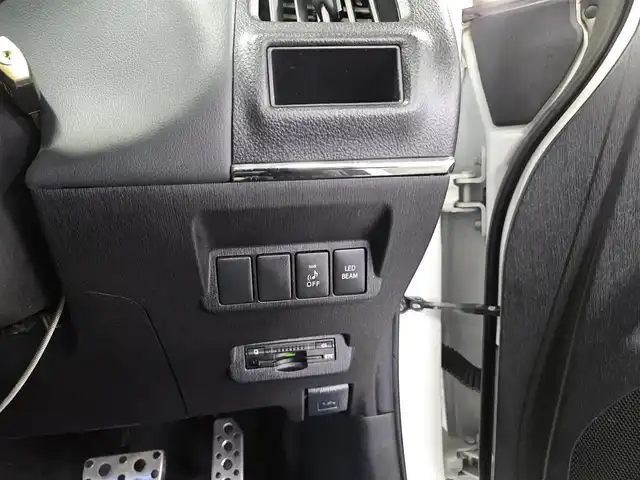 トヨタ プリウス α S ツーリングセレクション G’s 宮崎県 2016(平28)年 7.5万km ホワイトパールクリスタルシャイン ストラーダ9型ナビ/フルセグTV/バックカメラ/ビルトインETC/ドライブレコーダー/LEDヘッドランプ/オートライト/オートエアコン/ディンプル革巻きステアリング/ステアリングスイッチ/スエード調/合皮コンビスポーツシート/純正16インチアルミホイール/スマートキー/プッシュエンジンスタート/禁煙車