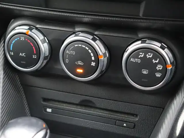 マツダ デミオ 13S 福島県 2015(平27)年 13.8万km ソウルレッドプレミアムメタリック  ワンオーナー / 純正ナビ・フルセグTV/ スマートキー/ 衝突被害軽減ブレーキ/ 純正アルミホイル/ 純正フォグランプ/ 横滑り防止装置/ アイドリングストップ