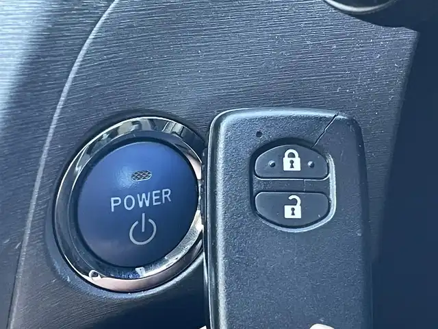 トヨタ プリウス S ツーリングセレクション 東京都 2014(平26)年 7万km ホワイトパールクリスタルシャイン ALPINEナビ/バックカメラ/Bluetooth/DVD/CD/フルセグTV/ETC/オートライト/純正フロアマット/純正サイドバイザー/純正17インチアルミホイール/フォグライト