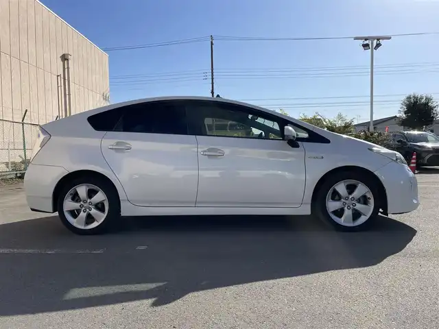 トヨタ プリウス S ツーリングセレクション 東京都 2014(平26)年 7万km ホワイトパールクリスタルシャイン ALPINEナビ/バックカメラ/Bluetooth/DVD/CD/フルセグTV/ETC/オートライト/純正フロアマット/純正サイドバイザー/純正17インチアルミホイール/フォグライト