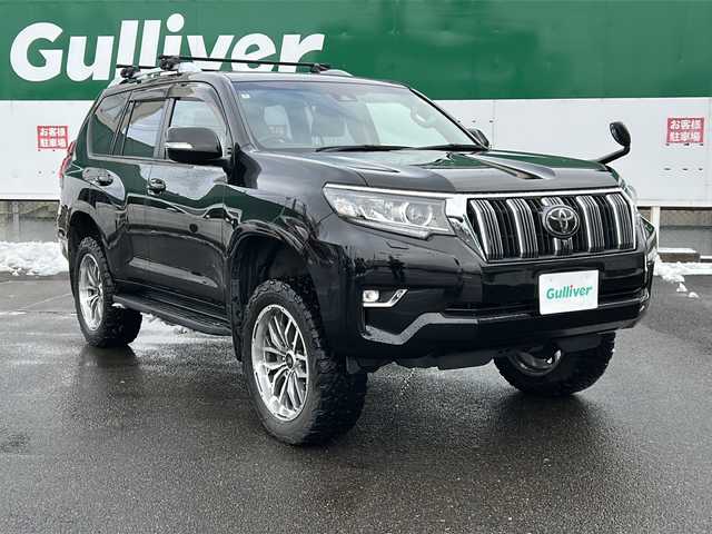 トヨタ ランドクルーザー プラド TX 福島県 2020(令2)年 6.4万km ブラック トヨタセーフティセンス/・衝突被害軽減ブレーキ/・オートハイビーム/・車線逸脱警報装置/・レーダークルーズコントロール/・ロードサインアシスト/・プロアクティブドライビングアシスト/社外ナビゲーション/・型番：X9NX/・フルセグTV/CD/DVD/SD/USB/HDMI/BT/・バックカメラ/・ビルトインETC/サンルーフ/ルーフレール/MTモード付AT/前後ドライブレコーダー/電動格納ミラー/・ウィンカーミラー/ダウンヒルアシストコントロール/寒冷地仕様/純正フロアマット/ドアバイザー/積込みスタッドレスタイヤ/・LA-STRADAホイール/・溝8mm