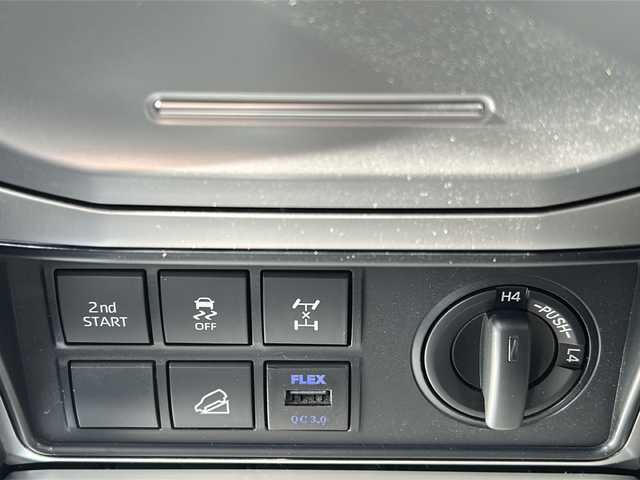 トヨタ ランドクルーザー プラド TX 福島県 2020(令2)年 6.4万km ブラック トヨタセーフティセンス/・衝突被害軽減ブレーキ/・オートハイビーム/・車線逸脱警報装置/・レーダークルーズコントロール/・ロードサインアシスト/・プロアクティブドライビングアシスト/社外ナビゲーション/・型番：X9NX/・フルセグTV/CD/DVD/SD/USB/HDMI/BT/・バックカメラ/・ビルトインETC/サンルーフ/ルーフレール/MTモード付AT/前後ドライブレコーダー/電動格納ミラー/・ウィンカーミラー/ダウンヒルアシストコントロール/寒冷地仕様/純正フロアマット/ドアバイザー/積込みスタッドレスタイヤ/・LA-STRADAホイール/・溝8mm