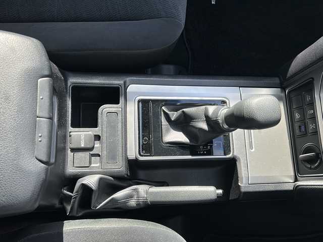 トヨタ ランドクルーザー プラド TX 福島県 2020(令2)年 6.4万km ブラック トヨタセーフティセンス/・衝突被害軽減ブレーキ/・オートハイビーム/・車線逸脱警報装置/・レーダークルーズコントロール/・ロードサインアシスト/・プロアクティブドライビングアシスト/社外ナビゲーション/・型番：X9NX/・フルセグTV/CD/DVD/SD/USB/HDMI/BT/・バックカメラ/・ビルトインETC/サンルーフ/ルーフレール/MTモード付AT/前後ドライブレコーダー/電動格納ミラー/・ウィンカーミラー/ダウンヒルアシストコントロール/寒冷地仕様/純正フロアマット/ドアバイザー/積込みスタッドレスタイヤ/・LA-STRADAホイール/・溝8mm