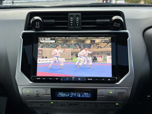 トヨタ ランドクルーザー プラド TX 福島県 2020(令2)年 6.4万km ブラック トヨタセーフティセンス/・衝突被害軽減ブレーキ/・オートハイビーム/・車線逸脱警報装置/・レーダークルーズコントロール/・ロードサインアシスト/・プロアクティブドライビングアシスト/社外ナビゲーション/・型番：X9NX/・フルセグTV/CD/DVD/SD/USB/HDMI/BT/・バックカメラ/・ビルトインETC/サンルーフ/ルーフレール/MTモード付AT/前後ドライブレコーダー/電動格納ミラー/・ウィンカーミラー/ダウンヒルアシストコントロール/寒冷地仕様/純正フロアマット/ドアバイザー/積込みスタッドレスタイヤ/・LA-STRADAホイール/・溝8mm