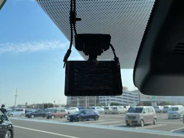 トヨタ シエンタ ハイブリッド G 愛知県 2024(令6)年 1.8万km ベージュ トヨタセーフティセンス/純正10.5型ディスプレイオーディオナビ/全方位カメラ/両側パワースライドドア/レーダークルーズコントロール/シートヒーター/コーナーセンサー/ＥＴＣ/ブラインドスポットモニター/LEDヘッドライト/ステアリングヒーター/レーンキープアシスト/オートマチックハイビーム/ドライブレコーダー/衝突軽減システム/フルセグ/CD DVD/Bluetooth/ステアリングスイッチ/スマートキー/プッシュスタート