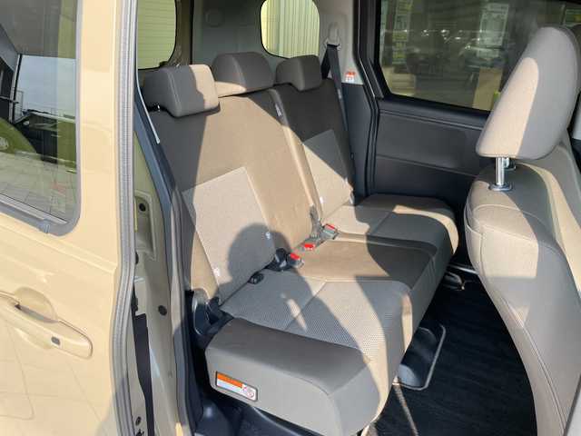 トヨタ シエンタ ハイブリッド G 愛知県 2024(令6)年 1.8万km ベージュ トヨタセーフティセンス/純正10.5型ディスプレイオーディオナビ/全方位カメラ/両側パワースライドドア/レーダークルーズコントロール/シートヒーター/コーナーセンサー/ＥＴＣ/ブラインドスポットモニター/LEDヘッドライト/ステアリングヒーター/レーンキープアシスト/オートマチックハイビーム/ドライブレコーダー/衝突軽減システム/フルセグ/CD DVD/Bluetooth/ステアリングスイッチ/スマートキー/プッシュスタート