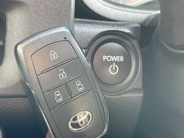 トヨタ シエンタ ハイブリッド G 愛知県 2024(令6)年 1.8万km ベージュ トヨタセーフティセンス/純正10.5型ディスプレイオーディオナビ/全方位カメラ/両側パワースライドドア/レーダークルーズコントロール/シートヒーター/コーナーセンサー/ＥＴＣ/ブラインドスポットモニター/LEDヘッドライト/ステアリングヒーター/レーンキープアシスト/オートマチックハイビーム/ドライブレコーダー/衝突軽減システム/フルセグ/CD DVD/Bluetooth/ステアリングスイッチ/スマートキー/プッシュスタート