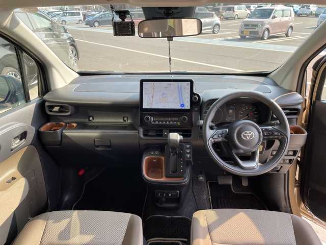 トヨタ シエンタ ハイブリッド G 愛知県 2024(令6)年 1.8万km ベージュ トヨタセーフティセンス/純正10.5型ディスプレイオーディオナビ/全方位カメラ/両側パワースライドドア/レーダークルーズコントロール/シートヒーター/コーナーセンサー/ＥＴＣ/ブラインドスポットモニター/LEDヘッドライト/ステアリングヒーター/レーンキープアシスト/オートマチックハイビーム/ドライブレコーダー/衝突軽減システム/フルセグ/CD DVD/Bluetooth/ステアリングスイッチ/スマートキー/プッシュスタート