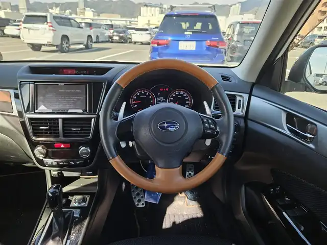 スバル エクシーガクロスオーバー７ X－ブレイク 愛媛県 2017(平29)年 6.7万km クリスタルホワイトP 4WD/ワンオーナー/カロッツェリアナビ/フルセグTV/バックカメラ/ドライブレコーダー/全車速追従機能付クルーズコントロール/アイサイトver2/・衝突被害軽減ブレーキ/・誤発進抑制機能/・車線逸脱警報/HIDヘッドランプ/革巻きステアリング/パドルシフト/撥水機能ハーフレザーシート/前席パワーシート/シートヒーター/純正17インチアルミホイール/スマートキー/プッシュエンジンスタート/禁煙車