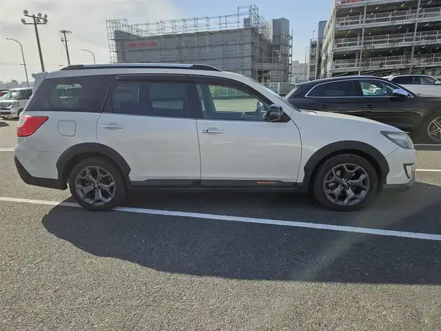 スバル エクシーガクロスオーバー７ X－ブレイク 愛媛県 2017(平29)年 6.7万km クリスタルホワイトP 4WD/ワンオーナー/カロッツェリアナビ/フルセグTV/バックカメラ/ドライブレコーダー/全車速追従機能付クルーズコントロール/アイサイトver2/・衝突被害軽減ブレーキ/・誤発進抑制機能/・車線逸脱警報/HIDヘッドランプ/革巻きステアリング/パドルシフト/撥水機能ハーフレザーシート/前席パワーシート/シートヒーター/純正17インチアルミホイール/スマートキー/プッシュエンジンスタート/禁煙車