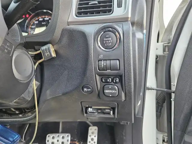 スバル エクシーガクロスオーバー７ X－ブレイク 愛媛県 2017(平29)年 6.7万km クリスタルホワイトP 4WD/ワンオーナー/カロッツェリアナビ/フルセグTV/バックカメラ/ドライブレコーダー/全車速追従機能付クルーズコントロール/アイサイトver2/・衝突被害軽減ブレーキ/・誤発進抑制機能/・車線逸脱警報/HIDヘッドランプ/革巻きステアリング/パドルシフト/撥水機能ハーフレザーシート/前席パワーシート/シートヒーター/純正17インチアルミホイール/スマートキー/プッシュエンジンスタート/禁煙車