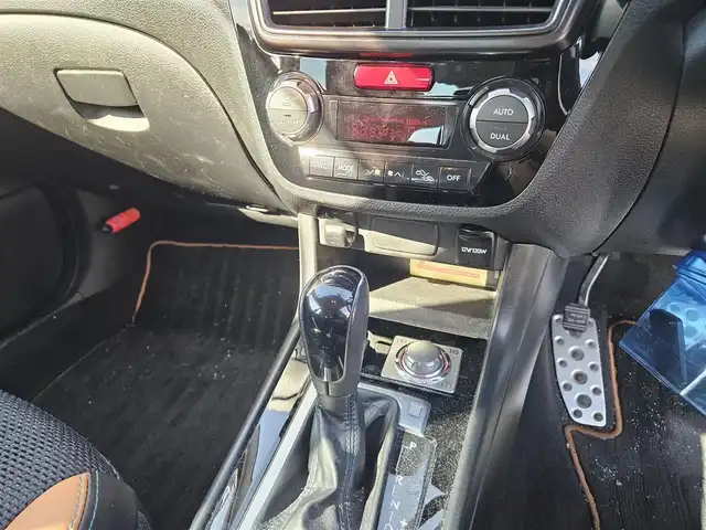 スバル エクシーガクロスオーバー７ X－ブレイク 愛媛県 2017(平29)年 6.7万km クリスタルホワイトP 4WD/ワンオーナー/カロッツェリアナビ/フルセグTV/バックカメラ/ドライブレコーダー/全車速追従機能付クルーズコントロール/アイサイトver2/・衝突被害軽減ブレーキ/・誤発進抑制機能/・車線逸脱警報/HIDヘッドランプ/革巻きステアリング/パドルシフト/撥水機能ハーフレザーシート/前席パワーシート/シートヒーター/純正17インチアルミホイール/スマートキー/プッシュエンジンスタート/禁煙車