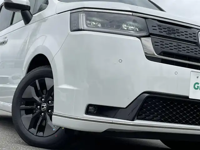 ホンダ ステップワゴン スパーダ eHEV 佐賀県 2025(令7)年 0.1万km未満 プラチナホワイトパール 登録済未使用車「登録時走行距離3km」/ホンダセンシング/衝突軽減ブレーキ/誤発進抑制機能/路外逸脱抑制機能/車線維持支援システム(LKAS)/渋滞追従機能付アダプティブクルーズコントロール/先行車発進お知らせ機能/標識認識機能/LEDオートハイビーム/アダプティブドライビングビーム/ブラインドスポットインフォメーション/11.4インチHonda CONNECTナビ「LXM247VFLi」/AM/FM/Bluetooth/フルセグ/CD/DVD/Apple Car Play/Andoroid Auto//両側パワースライドドア/パワーテールゲート/シートヒーター「運転席/助手席」/後席テーブル/後席サンシェード/オットマン/スマートキー×2
