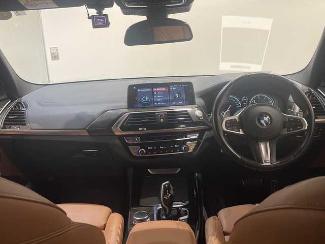 ＢＭＷ Ｘ３ xDrive20d Mスポーツ 新潟県 2018(平30)年 4万km サファイアブラックP ハイラインパッケージ/・ランバー・サポート/・リヤ・シート・ヒーティング/・ヴァーネスカ・レザー・シート（茶革シート）/ポプラ・グレー・ファイン・ウッド・インテリア・トリム/パーキングアシストプラス/・パークディスタンスコントロール/・パーキングアシスト/・トップビュー/・サイドビューカメラ/・リアビューカメラ/純正HDDナビ/・フルセグ/BT/CD/DVD/ラジオ/ドライビングアシストプラス/・アクティブクルーズコントロール/・ステアリング＆レーンコントロールアシスト/・レーンディパーチャーウォーニング/・アクティブサイドコリジョンプロテクション/・前車接近警告機能/・衝突回避・被害軽減ブレーキ/・事故回避アシスト/・後車衝突警告機能/・クロストラフィックウォーニング/パワーバックドア/前方ドライブレコーダー
