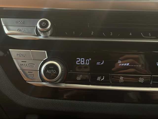ＢＭＷ Ｘ３ xDrive20d Mスポーツ 新潟県 2018(平30)年 4万km サファイアブラックP ハイラインパッケージ/・ランバー・サポート/・リヤ・シート・ヒーティング/・ヴァーネスカ・レザー・シート（茶革シート）/ポプラ・グレー・ファイン・ウッド・インテリア・トリム/パーキングアシストプラス/・パークディスタンスコントロール/・パーキングアシスト/・トップビュー/・サイドビューカメラ/・リアビューカメラ/純正HDDナビ/・フルセグ/BT/CD/DVD/ラジオ/ドライビングアシストプラス/・アクティブクルーズコントロール/・ステアリング＆レーンコントロールアシスト/・レーンディパーチャーウォーニング/・アクティブサイドコリジョンプロテクション/・前車接近警告機能/・衝突回避・被害軽減ブレーキ/・事故回避アシスト/・後車衝突警告機能/・クロストラフィックウォーニング/パワーバックドア/前方ドライブレコーダー
