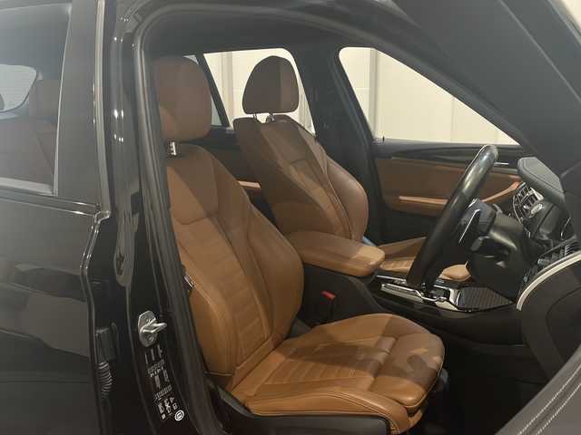 ＢＭＷ Ｘ３ xDrive20d Mスポーツ 新潟県 2018(平30)年 4万km サファイアブラックP ハイラインパッケージ/・ランバー・サポート/・リヤ・シート・ヒーティング/・ヴァーネスカ・レザー・シート（茶革シート）/ポプラ・グレー・ファイン・ウッド・インテリア・トリム/パーキングアシストプラス/・パークディスタンスコントロール/・パーキングアシスト/・トップビュー/・サイドビューカメラ/・リアビューカメラ/純正HDDナビ/・フルセグ/BT/CD/DVD/ラジオ/ドライビングアシストプラス/・アクティブクルーズコントロール/・ステアリング＆レーンコントロールアシスト/・レーンディパーチャーウォーニング/・アクティブサイドコリジョンプロテクション/・前車接近警告機能/・衝突回避・被害軽減ブレーキ/・事故回避アシスト/・後車衝突警告機能/・クロストラフィックウォーニング/パワーバックドア/前方ドライブレコーダー