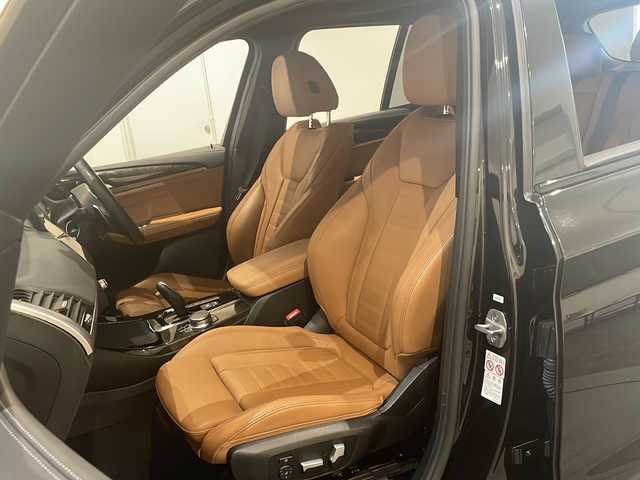 ＢＭＷ Ｘ３ xDrive20d Mスポーツ 新潟県 2018(平30)年 4万km サファイアブラックP ハイラインパッケージ/・ランバー・サポート/・リヤ・シート・ヒーティング/・ヴァーネスカ・レザー・シート（茶革シート）/ポプラ・グレー・ファイン・ウッド・インテリア・トリム/パーキングアシストプラス/・パークディスタンスコントロール/・パーキングアシスト/・トップビュー/・サイドビューカメラ/・リアビューカメラ/純正HDDナビ/・フルセグ/BT/CD/DVD/ラジオ/ドライビングアシストプラス/・アクティブクルーズコントロール/・ステアリング＆レーンコントロールアシスト/・レーンディパーチャーウォーニング/・アクティブサイドコリジョンプロテクション/・前車接近警告機能/・衝突回避・被害軽減ブレーキ/・事故回避アシスト/・後車衝突警告機能/・クロストラフィックウォーニング/パワーバックドア/前方ドライブレコーダー