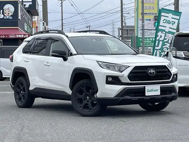 トヨタ ＲＡＶ４ アドベンチャー オフロードPKGⅡ 愛知県 2022(令4)年 0.6万km スーパーホワイトⅡ ワンオーナー/追従機能付きクルーズコントロール/ハンズフリーパワーバックドア/デジタルインナーミラー/純正ナビ/　AM/FM/TV/Bluetooth/バックカメラ/全周囲モニター/純正アルミホイール/ETC２．０/ステアリングスイッチ/ステアリングヒーター/レザーシート/パワーシート（D席）/シートヒーター（前席）/シートベンチレーション（前席）/メモリーシート/電子制御パーキングブレーキ/ブレーキホールド/前後クリアランスソナー/レーダーブレーキサポート/LEDヘッドライト/フォグランプ/オートマチックハイビーム/オートライト/４WD/ダウンヒルアシストコントロール/MTモード付AT/衝突被害軽減システム/レーンキープアシスト/横滑り防止装置/盗難防止装置/ルーフレール/スペアキー（1本）/保証書/取扱説明書