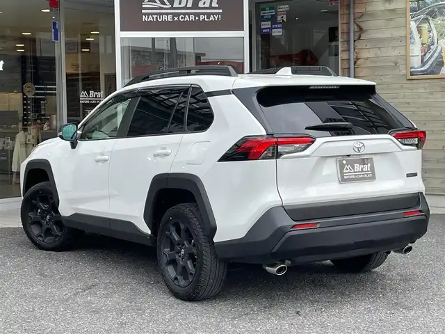 トヨタ ＲＡＶ４ アドベンチャー オフロードPKGⅡ 福島県 2022(令4)年 0.6万km スーパーホワイトⅡ ワンオーナー/追従機能付きクルーズコントロール/ハンズフリーパワーバックドア/デジタルインナーミラー/純正ナビ/　AM/FM/TV/Bluetooth/バックカメラ/全周囲モニター/純正アルミホイール/ETC２．０/ステアリングスイッチ/ステアリングヒーター/レザーシート/パワーシート（D席）/シートヒーター（前席）/シートベンチレーション（前席）/メモリーシート/電子制御パーキングブレーキ/ブレーキホールド/前後クリアランスソナー/レーダーブレーキサポート/LEDヘッドライト/フォグランプ/オートマチックハイビーム/オートライト/４WD/ダウンヒルアシストコントロール/MTモード付AT/衝突被害軽減システム/レーンキープアシスト/横滑り防止装置/盗難防止装置/ルーフレール/スペアキー（1本）/保証書/取扱説明書