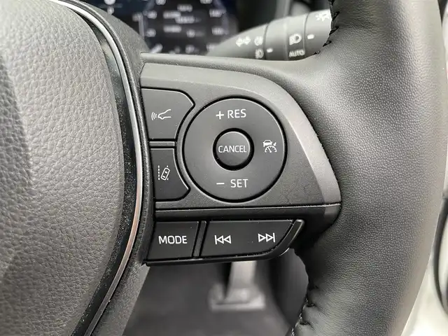 トヨタ ＲＡＶ４ アドベンチャー オフロードPKGⅡ 福島県 2022(令4)年 0.6万km スーパーホワイトⅡ ワンオーナー/追従機能付きクルーズコントロール/ハンズフリーパワーバックドア/デジタルインナーミラー/純正ナビ/　AM/FM/TV/Bluetooth/バックカメラ/全周囲モニター/純正アルミホイール/ETC２．０/ステアリングスイッチ/ステアリングヒーター/レザーシート/パワーシート（D席）/シートヒーター（前席）/シートベンチレーション（前席）/メモリーシート/電子制御パーキングブレーキ/ブレーキホールド/前後クリアランスソナー/レーダーブレーキサポート/LEDヘッドライト/フォグランプ/オートマチックハイビーム/オートライト/４WD/ダウンヒルアシストコントロール/MTモード付AT/衝突被害軽減システム/レーンキープアシスト/横滑り防止装置/盗難防止装置/ルーフレール/スペアキー（1本）/保証書/取扱説明書