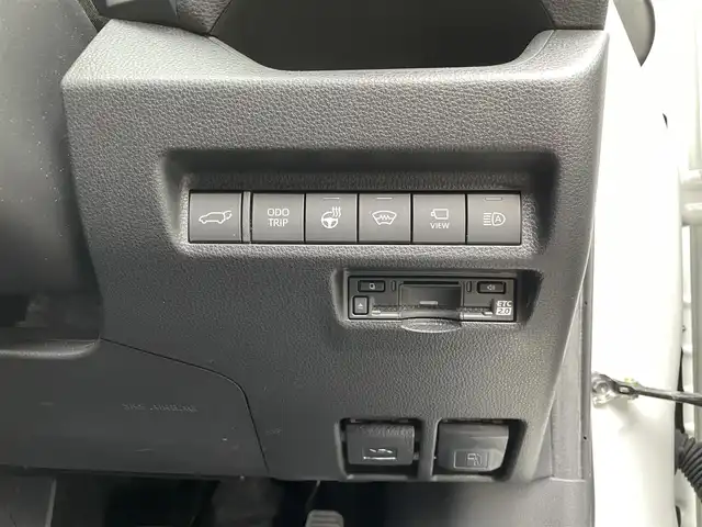 トヨタ ＲＡＶ４ アドベンチャー オフロードPKGⅡ 福島県 2022(令4)年 0.6万km スーパーホワイトⅡ ワンオーナー/追従機能付きクルーズコントロール/ハンズフリーパワーバックドア/デジタルインナーミラー/純正ナビ/　AM/FM/TV/Bluetooth/バックカメラ/全周囲モニター/純正アルミホイール/ETC２．０/ステアリングスイッチ/ステアリングヒーター/レザーシート/パワーシート（D席）/シートヒーター（前席）/シートベンチレーション（前席）/メモリーシート/電子制御パーキングブレーキ/ブレーキホールド/前後クリアランスソナー/レーダーブレーキサポート/LEDヘッドライト/フォグランプ/オートマチックハイビーム/オートライト/４WD/ダウンヒルアシストコントロール/MTモード付AT/衝突被害軽減システム/レーンキープアシスト/横滑り防止装置/盗難防止装置/ルーフレール/スペアキー（1本）/保証書/取扱説明書