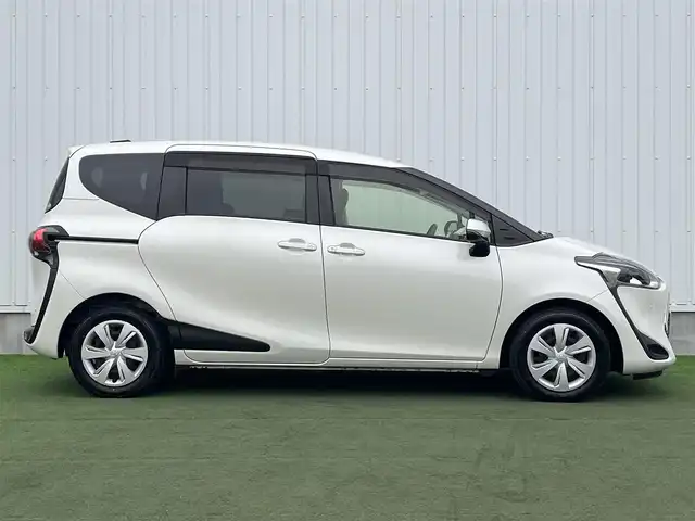 トヨタ シエンタ ファンベースG 香川県 2019(令1)年 4.7万km ホワイトパールクリスタルシャイン 登録時走行距離：46933km/ディーラー純正ナビ/　CD DVD BT フルセグTV/全方位カメラ/両側パワースライドドア/プリクラッシュセーフティシステム/レーンキープアシスト/オートハイビーム/オートライト/LEDヘッドライト/フォグランプ/ETC/前後ドライブレコーダー/アイドリングストップ/横滑り防止装置/革巻きステアリング/ステアリングスイッチ/プッシュスタート/スマートキー
