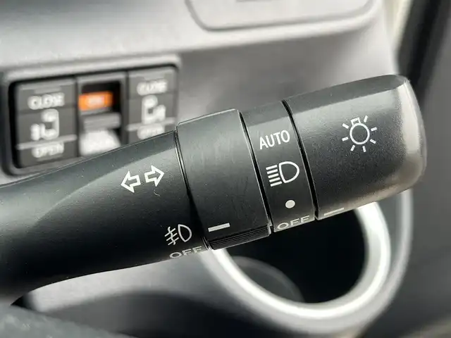 トヨタ シエンタ ファンベースG 香川県 2019(令1)年 4.7万km ホワイトパールクリスタルシャイン 登録時走行距離：46933km/ディーラー純正ナビ/　CD DVD BT フルセグTV/全方位カメラ/両側パワースライドドア/プリクラッシュセーフティシステム/レーンキープアシスト/オートハイビーム/オートライト/LEDヘッドライト/フォグランプ/ETC/前後ドライブレコーダー/アイドリングストップ/横滑り防止装置/革巻きステアリング/ステアリングスイッチ/プッシュスタート/スマートキー